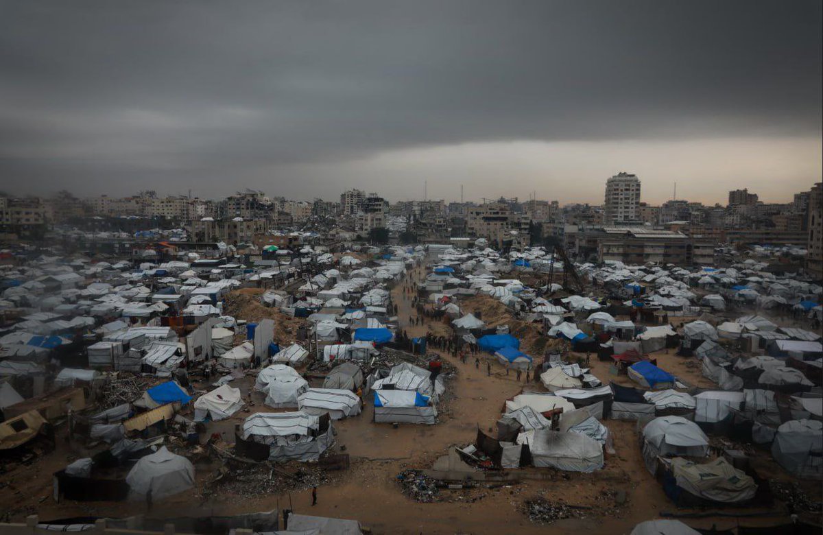 Timesofgaza's tweet photo. Gaza comes under the influence of a low-pressure system amid fears of a new humanitarian disaster due to widespread destruction. https://t.co/fwir4pc0SL