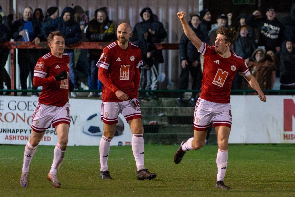 AshtonUnitedFC's tweet photo. 𝙃𝘼𝙉𝘿𝙎 𝙐𝙋 𝙄𝙁 𝙔𝙊𝙐'𝙑𝙀 𝙎𝘾𝙊𝙍𝙀𝘿 𝙔𝙊𝙐𝙍 𝙁𝙄𝙍𝙎𝙏 𝙍𝙊𝘽𝙄𝙉𝙎 𝙂𝙊𝘼𝙇 𝙊𝙉 𝘿𝙀𝙍𝘽𝙔 𝘿𝘼𝙔

📸 Aidan Hunter

#aufc #RobinsRevolution https://t.co/JX0pdWQWdq