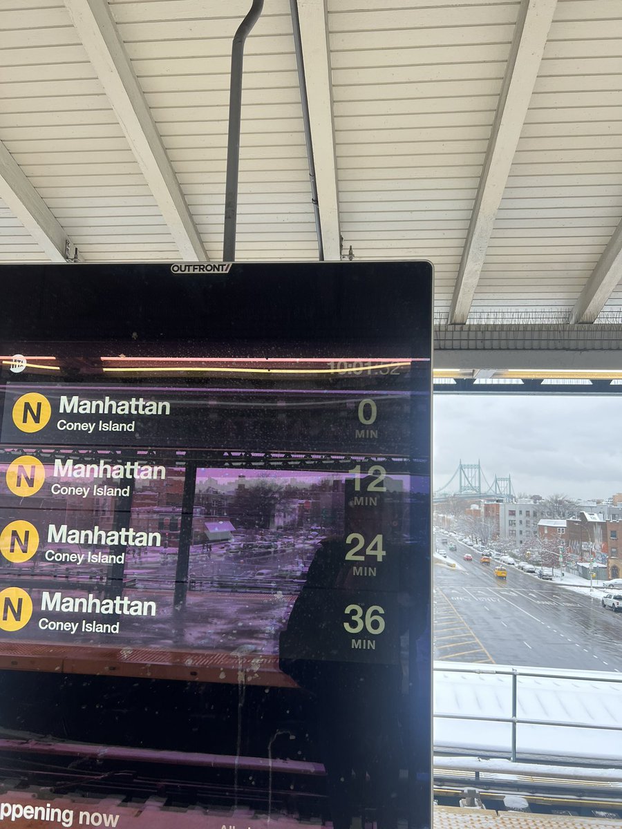 KPCB09's tweet image. No train at ditmars or any platform but apparently it should be here. Good job @MTA all your passengers are freezing for a train that  doesn’t exist #goodjob #mta #ntrain
