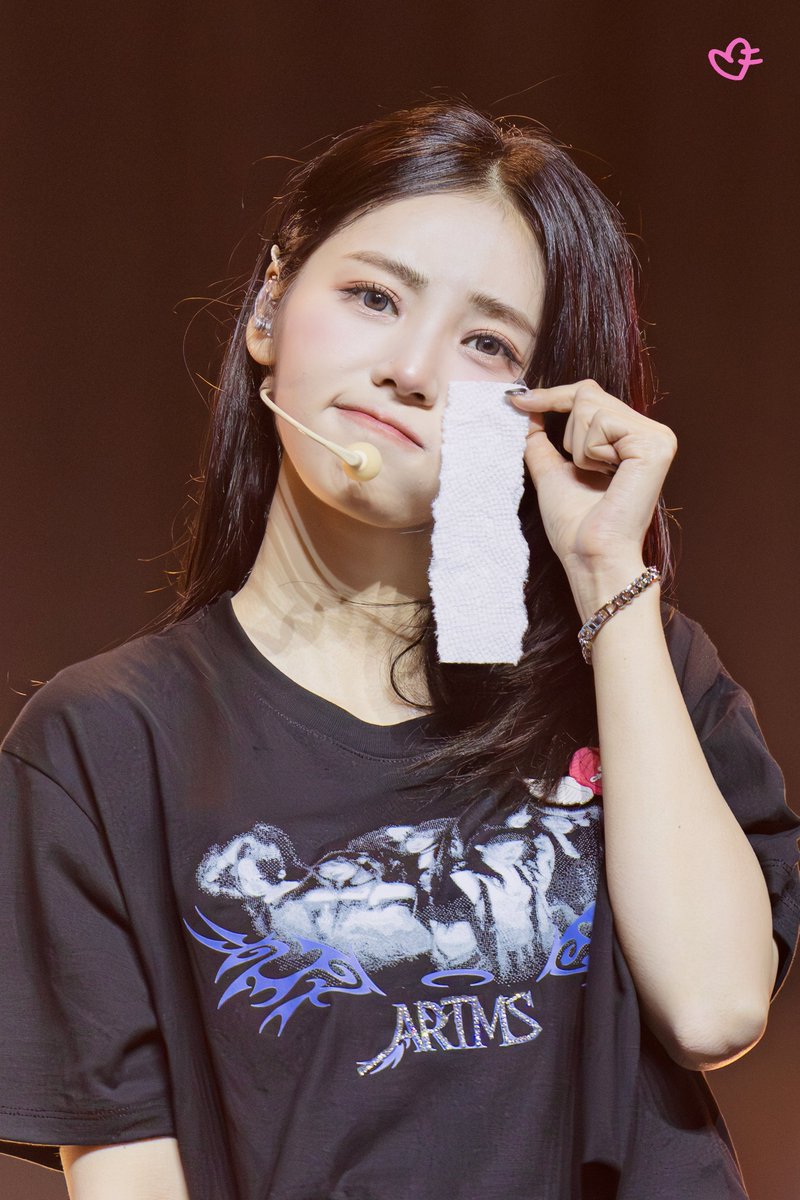 251128 Monterey HQ

😢

#진솔 #Jinsoul #ARTMS