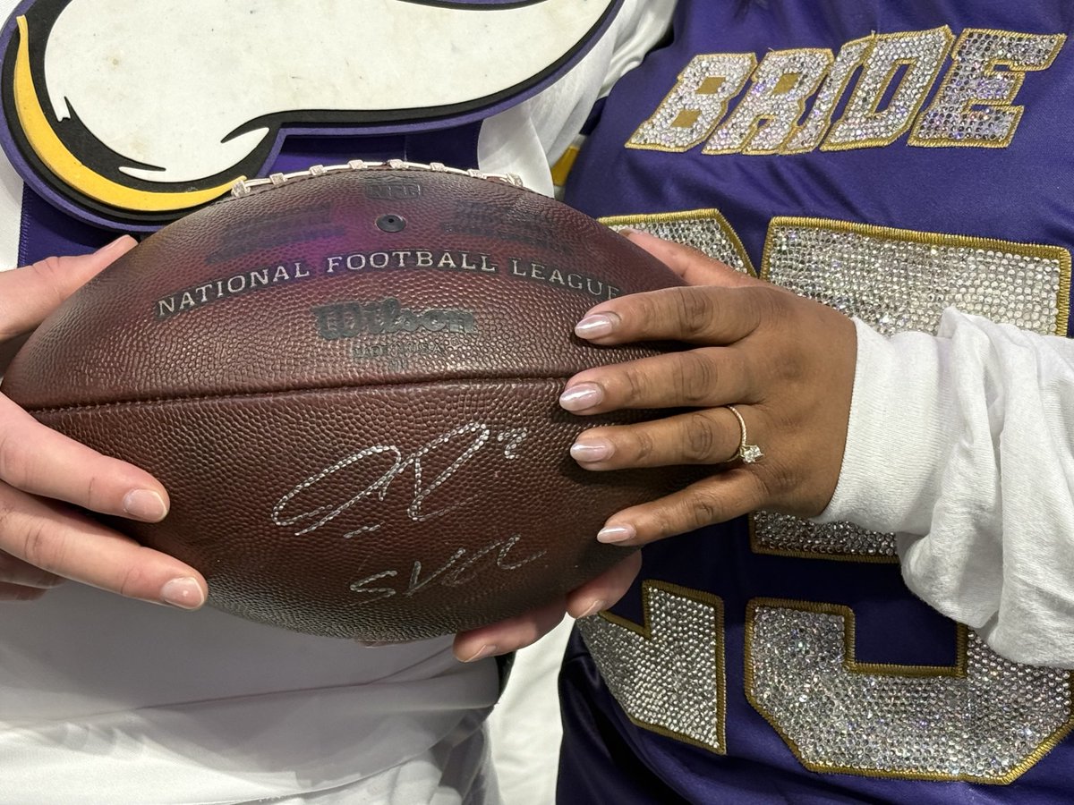 PicDaddy82's tweet image. Christmas was totally magical! Everything turned out amazing!! @rani_karasch and I got engaged and we got to see our friend @rodgers_isaiah on the field the way it started back in August! This time he gave us a signed ball! Thank you very very much we love you! #Skol