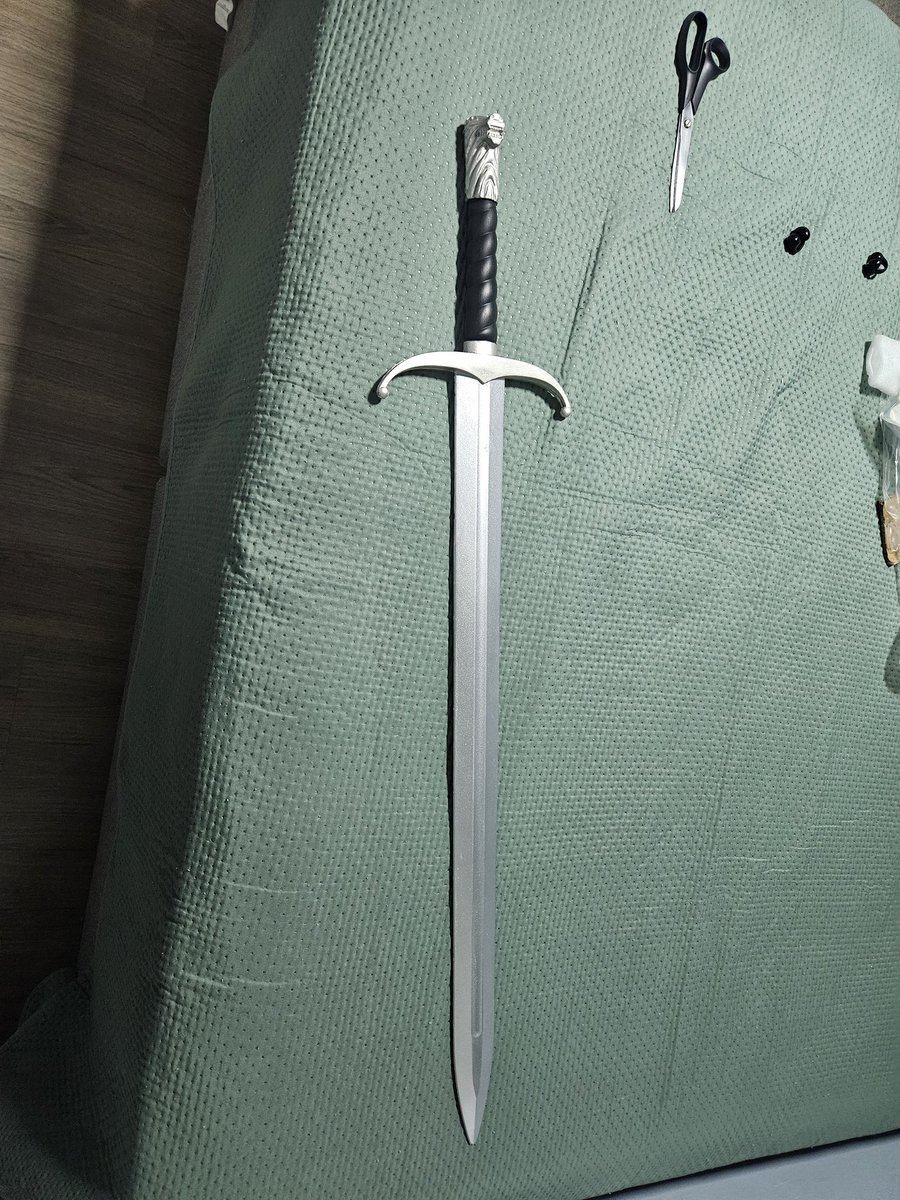 Vizente0_0's tweet photo. Meu cosplay de Jon Snow chegou, to mt feliz https://t.co/gZmhmwQv6X