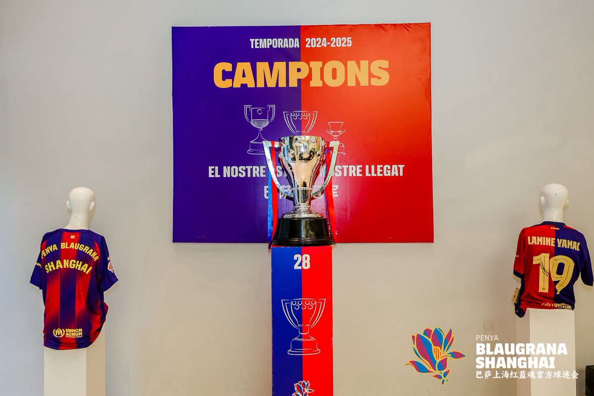 Penyashanghai's tweet photo. The kit and trophy area on penyistas day. #penyes
#iViscaCatalunya!🔵🔴 #BlaugranaChina #ForçaBarça #MesQueUnClub #penya #penyablaugranashanghai #barcelonista #BarcaWorld #ViscaBarca #igersFCB #FCBWorld #FCBarcelona #Barca #FCB #Cules #FCBLive #CampNou #pbshanghai🔴🔵 https://t.co/qgDVLsNdTn