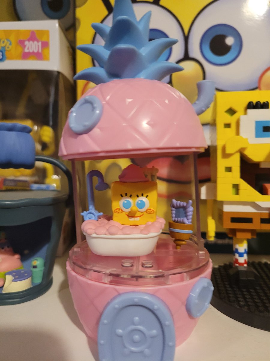 SussySpongey's tweet image. oh, to be spongebob taking a bath in his transgender pineapple