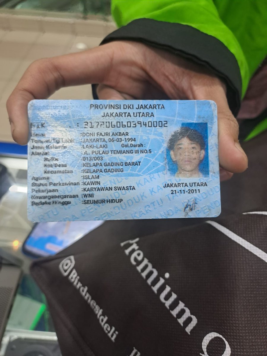 ahokspet's tweet image. Ih bales ah 
@gojekindonesia 
 apaansi laptop org dicolong malah informasikan kembali informasikan kembali. Udh ditunjukkin kl buktinya PALSU dan paket ga diterima malah disuruh contact orangnya langsung… ya langsung di-block lah… YANG BENER