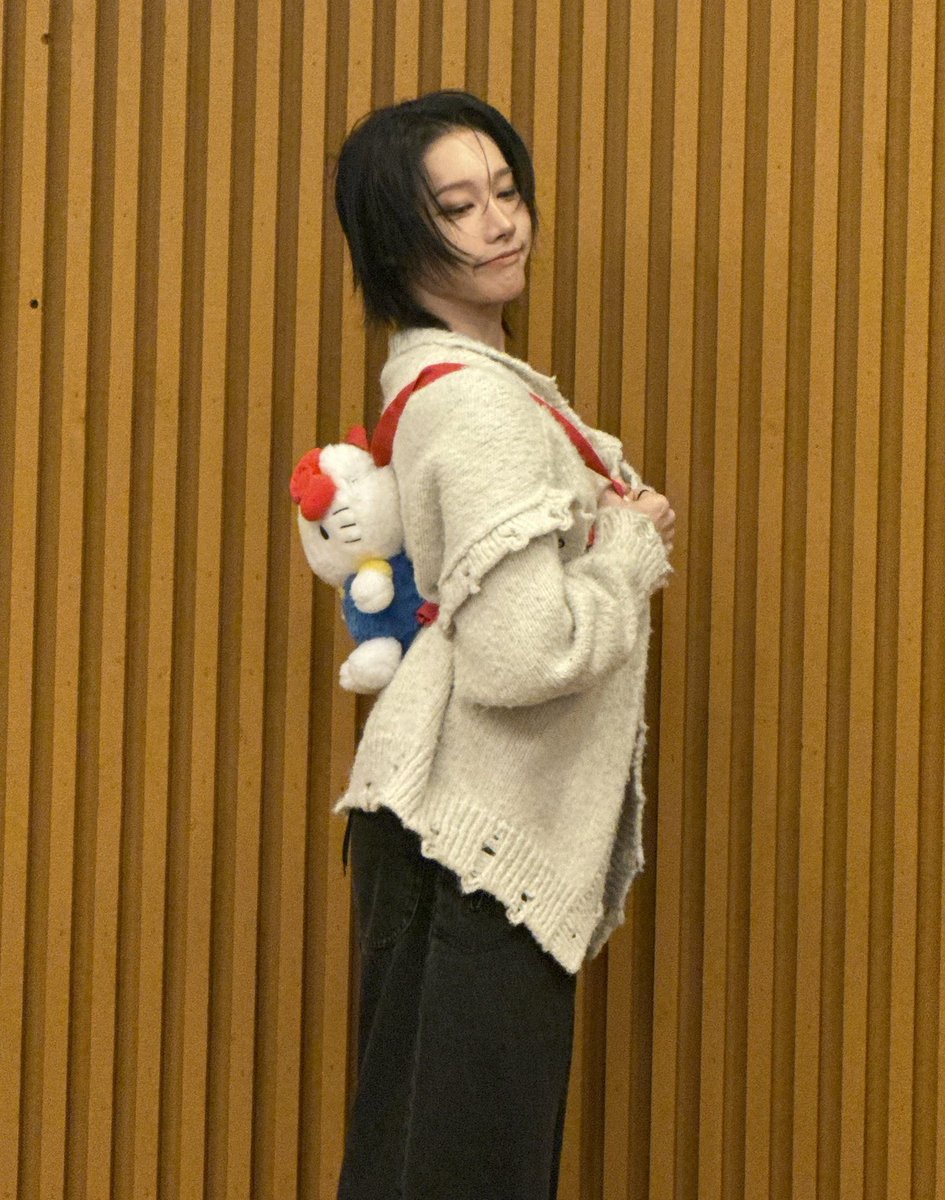 #1 rui's bodysuit fan QUER VER O XLOV E MONSTA X tweet media