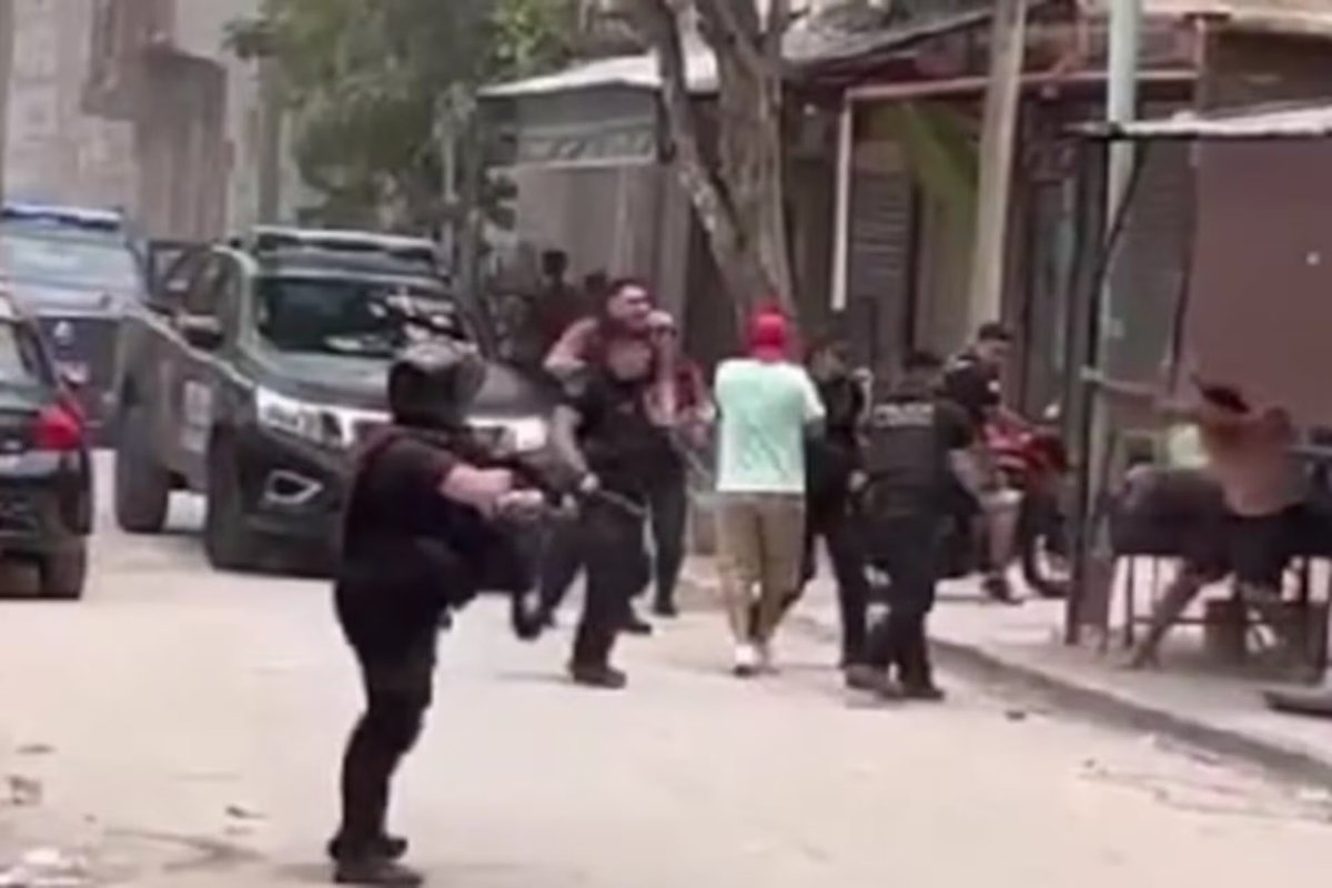 Cuando las balas aparecen donde deberían estar las garantías, el Estado tiene que dar respuestas. Adherí al pedido de informe junto a otros legisladores. Qué pasó y por qué estos hechos se repiten siempre en los mismos lugares.

#gatillofacil
#violenciainstitucional