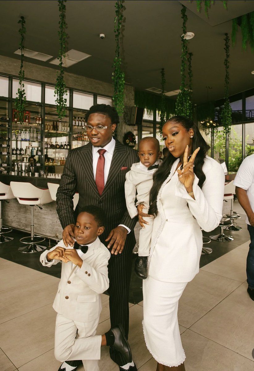 afro_nigeria's tweet image. Zlatan Ibile, his wife and kids ❤️❤️