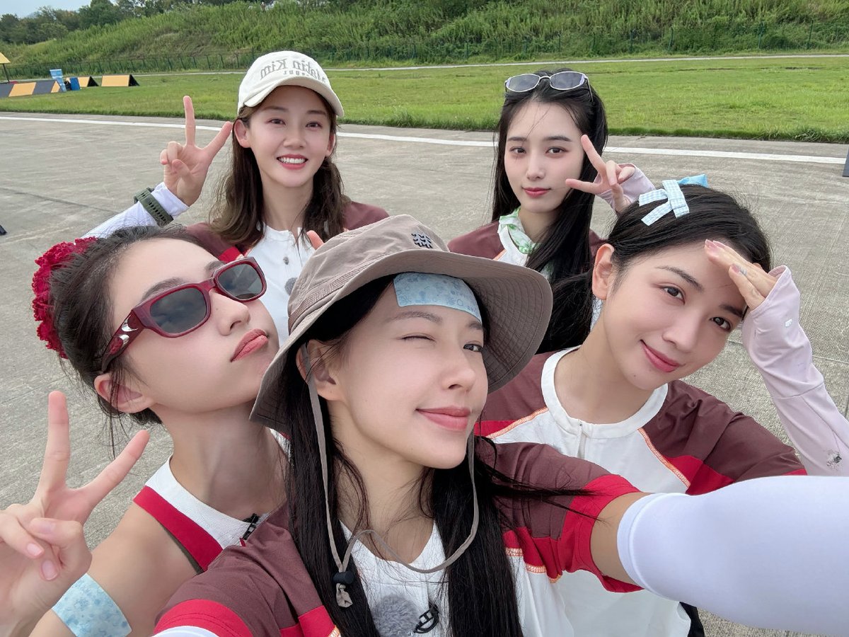 WJSNDAILY's tweet image. [TRANS] 251226 #CHENGXIAO WB (1)

I'll always cherish these not only bitter (苦) but also crying (哭) and cool (酷) Have Fun memories. We all must bring cooler stories during the next meeting!🏕️ #HaveFun #NewestXiaoInfo

[T/N: 苦, 哭 &amp;amp; 酷 share similar pronunciation]

#성소 #程潇