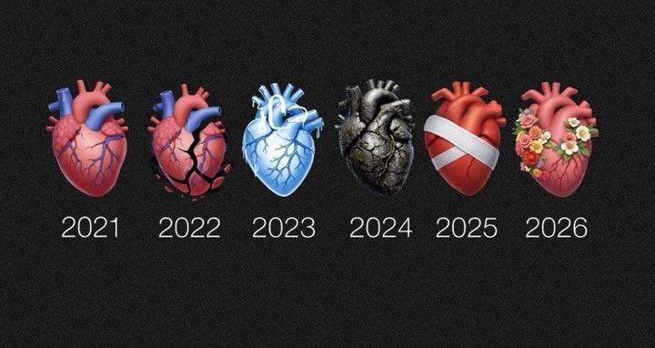 تبدّلت الأعوام والقلب واحد
 يُكسَر، يتبلد، ينجو، يُشفى، ثم يُزهر !