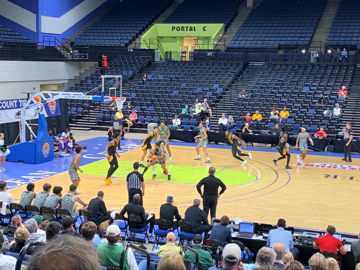 SportsInDB's tweet image. 🏀 The 2025 Florida Sunshine Shootout hits the court at the Ocean Center in Daytona Beach Dec. 28–30. Grab your crew and watch some exciting Division III basketball games. 🎟️ Admission is FREE. Details: bit.ly/4ptn8X8
#LoveDaytonaBeach 
#SportsDaytonaBeach