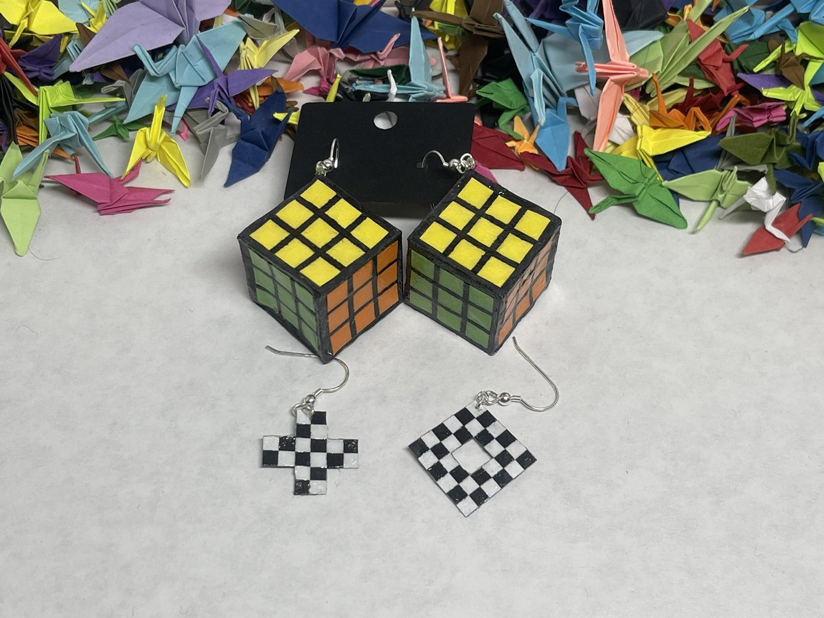 PaperPerci's tweet image. Christmas Cranes! A lil late of a post but made these cranes for the holidays. Lil gift wrapped cranes and some peppermint candy cranes! Also recently made another pair of cubes and have been testing out some 2d shape earrings to see how they hold up.