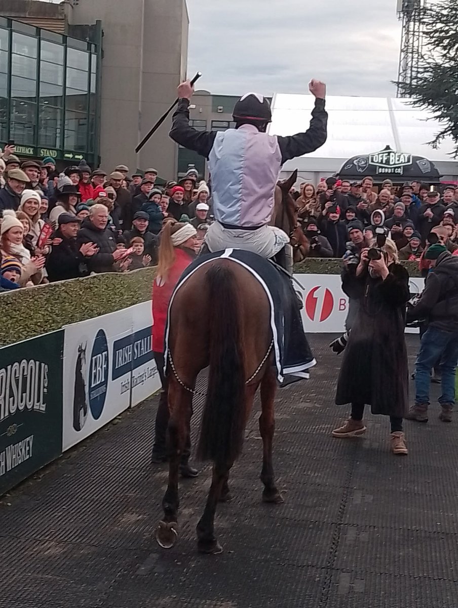 JoeSeward1's tweet image. Unless they put lots of water on the Hurdle track at Leopardstown 
TEAHUPOO won't run in the Christmas Hurdle tomorrow. It's either heavy watering or TEAHUPOO will be a NR with a 30 -35 cent rule 4 depending where you shop .
BALLYBURN would start short 
#Teahupoo 
#Leopardstown