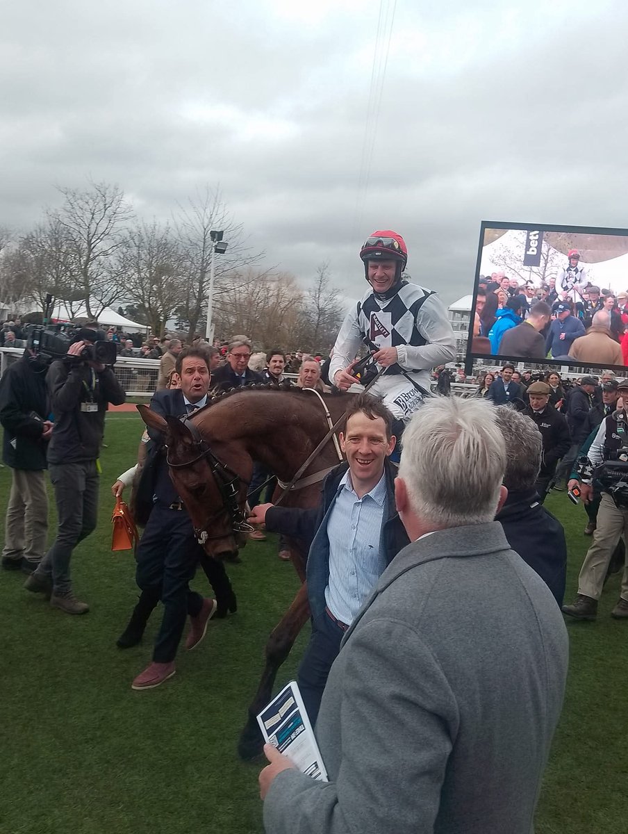 JoeSeward1's tweet image. Unless they put lots of water on the Hurdle track at Leopardstown 
TEAHUPOO won't run in the Christmas Hurdle tomorrow. It's either heavy watering or TEAHUPOO will be a NR with a 30 -35 cent rule 4 depending where you shop .
BALLYBURN would start short 
#Teahupoo 
#Leopardstown