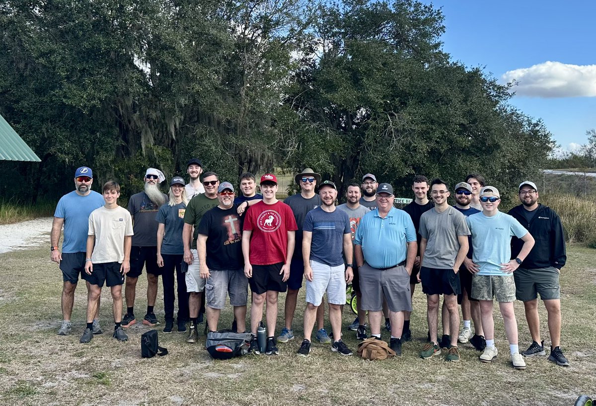 A great day for a group of disc golfers! 🥏