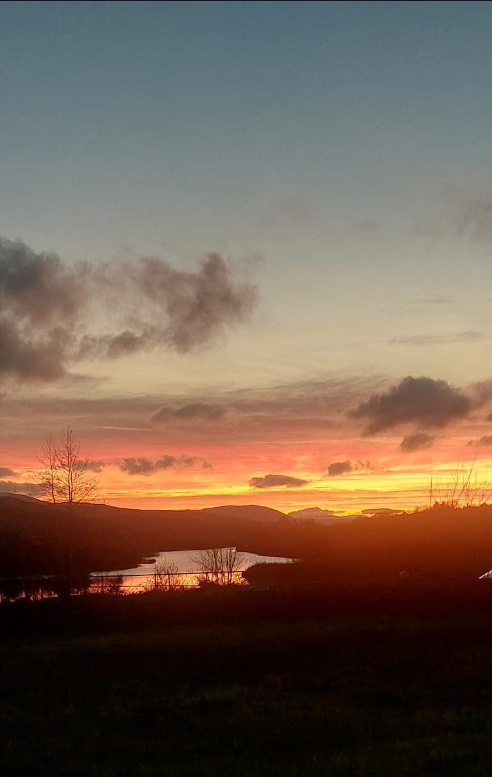 surveyorsstuff's tweet photo. Sunset at Gweebarra River earlier this evening  🤩
#westdonegal https://t.co/XcLnAcav2P