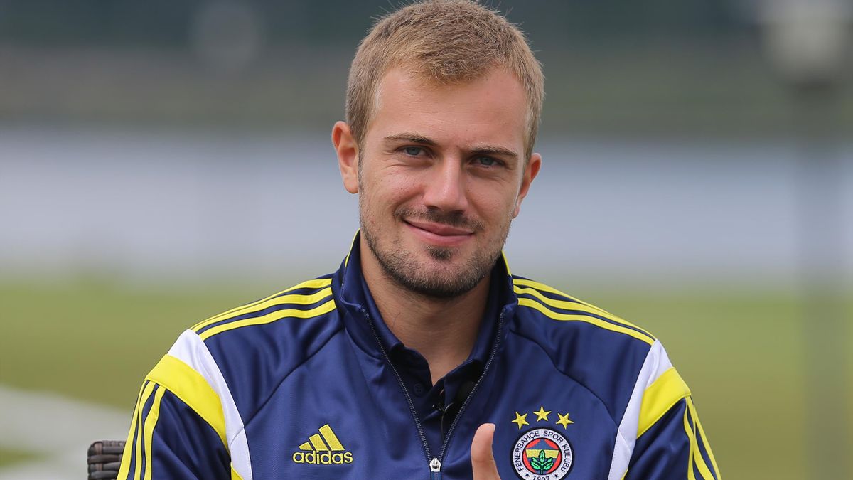 Fenerbahçe'de İrfan Can Eğribayat'ın ayrılması durumunda Mert Günok fikri  var. Fenerbahçe'nin yaz döneminde yaptığı teklife tecrübeli kaleci sıcaktı  ama Beşiktaş onay vermedi. Teklif gelirse eğer Mert yetiştiği kulübe dönmek  istiyor. Düşük ihtimalle