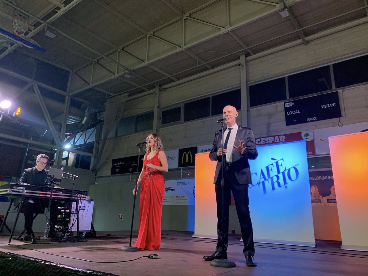 Un moment per retrobar-nos i desitjar-nos una molt bona entrada d'any nou.

#Parets #GentGran