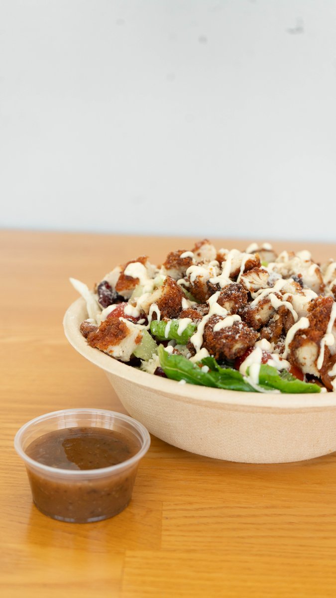 ini_burger's tweet photo. Come down to iniburger to try our chicken delicious salads. Made from a combination of fresh veggies, the cleanest 100% halal chicken, and our famous in-house salad dressings. 
-
#halal #bayarea #foodie https://t.co/LWvZF52dDr