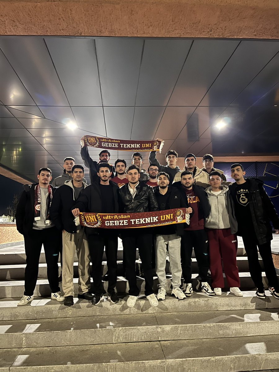 uAUNIGebzeTek's tweet photo. 27.12.2025 | Galatasaray MCT T.- trabzonspor 

Sen Sevginle Bizi Yaşatan 

Galatasaray erkek basketbol takımımızı trabzonspor karşısında yalnız bırakmadık 

📍Abdi İpekçi

#ultrAslanUNI #uAUNIGebzeTek https://t.co/tzGXJIXIHv