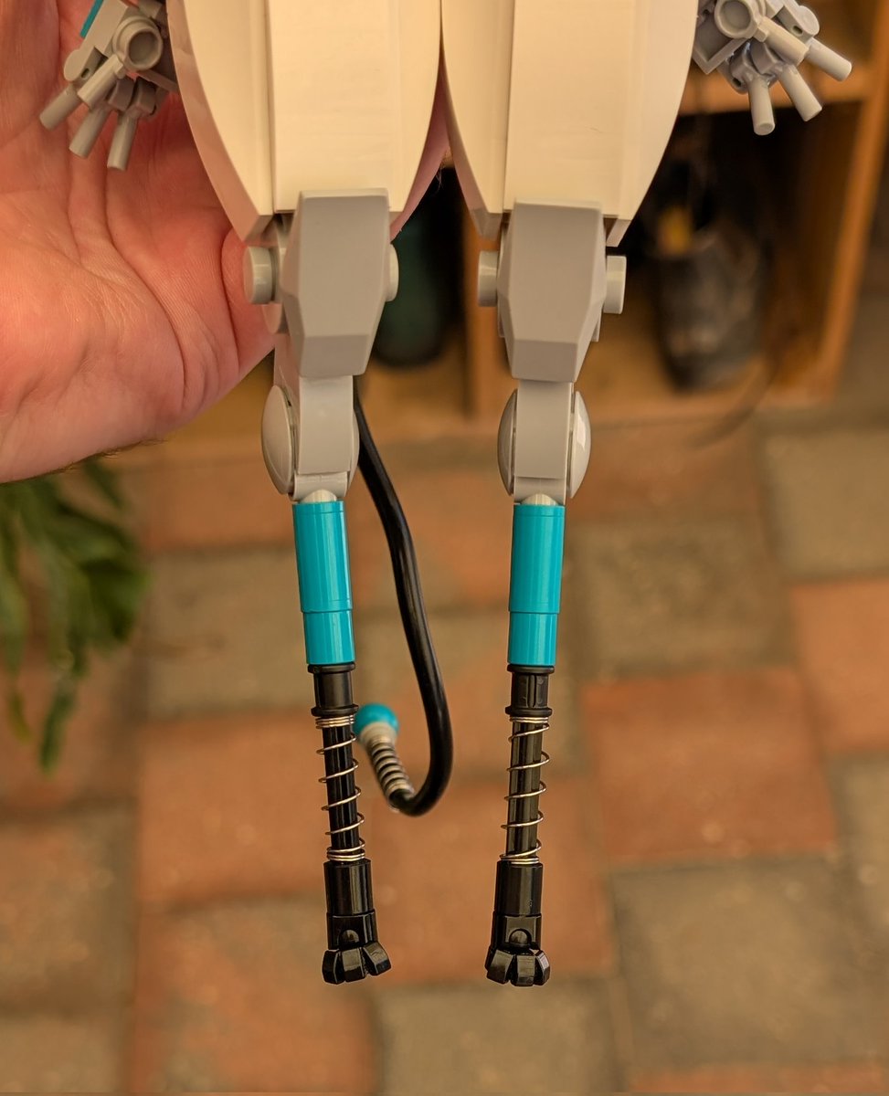 JackFrostPlamo's tweet image. Paw technology :3