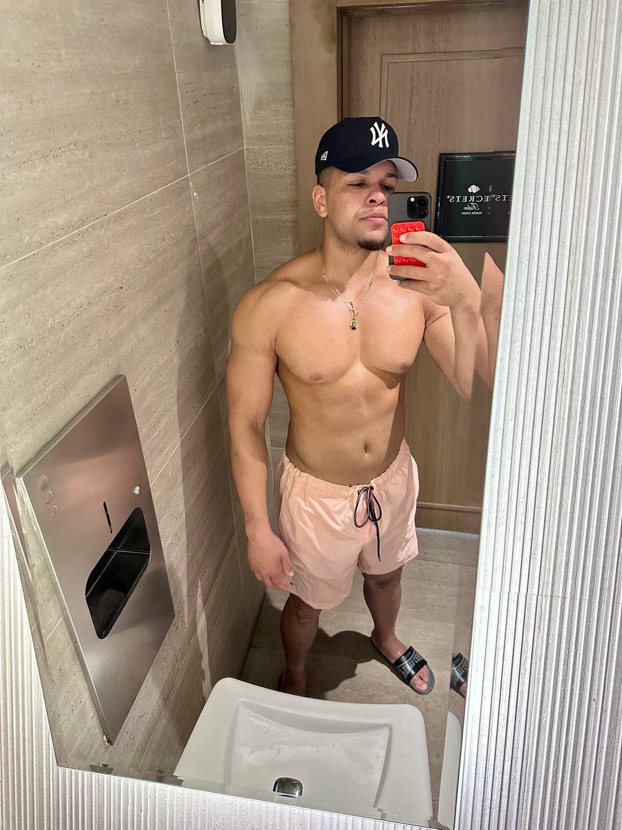 tyrellxavier's tweet photo. vacation papi. https://t.co/z18XciohOu