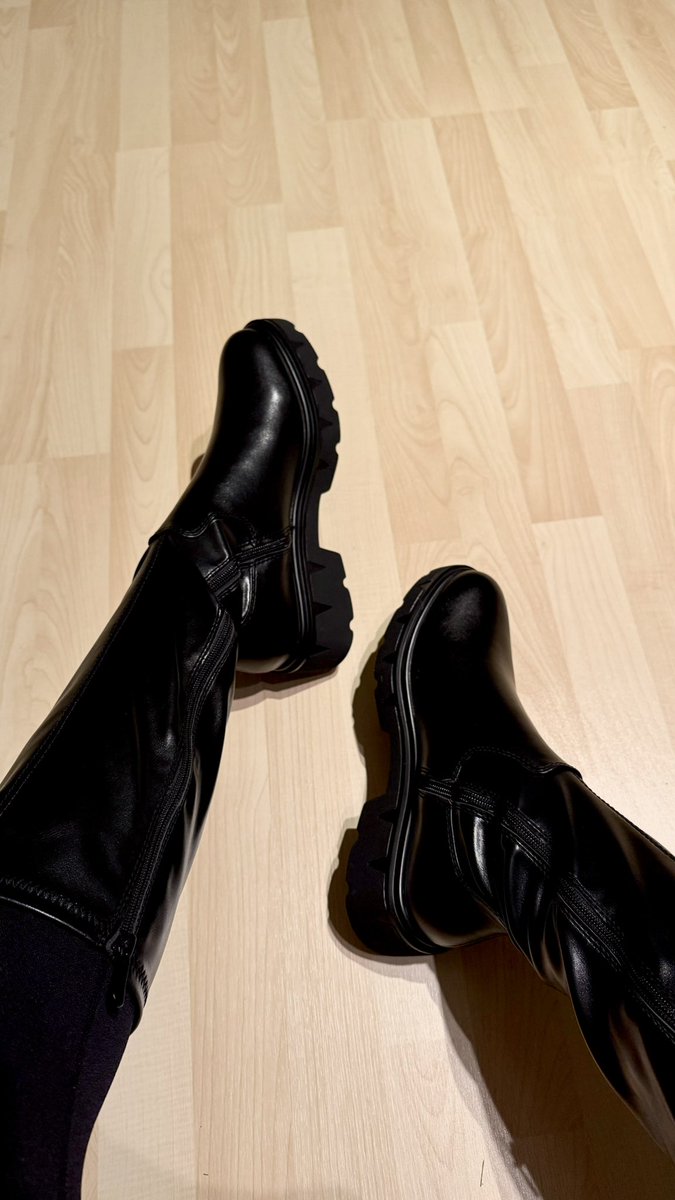 Jexara_'s tweet photo. Ich war heute shoppen. Meine Rechnung darf von einem Loser übernommen werden!

…upcoming Content für mein Fußvolk und die Ledersuchtis! 😉 https://t.co/bdN8pS4sjZ