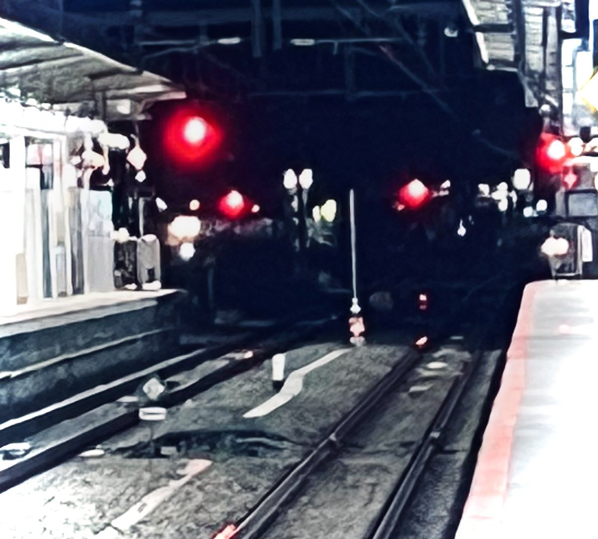 4:30
お仕事出動
夜やんけ
電車混んどるやんけ
みなさん早起きねえ