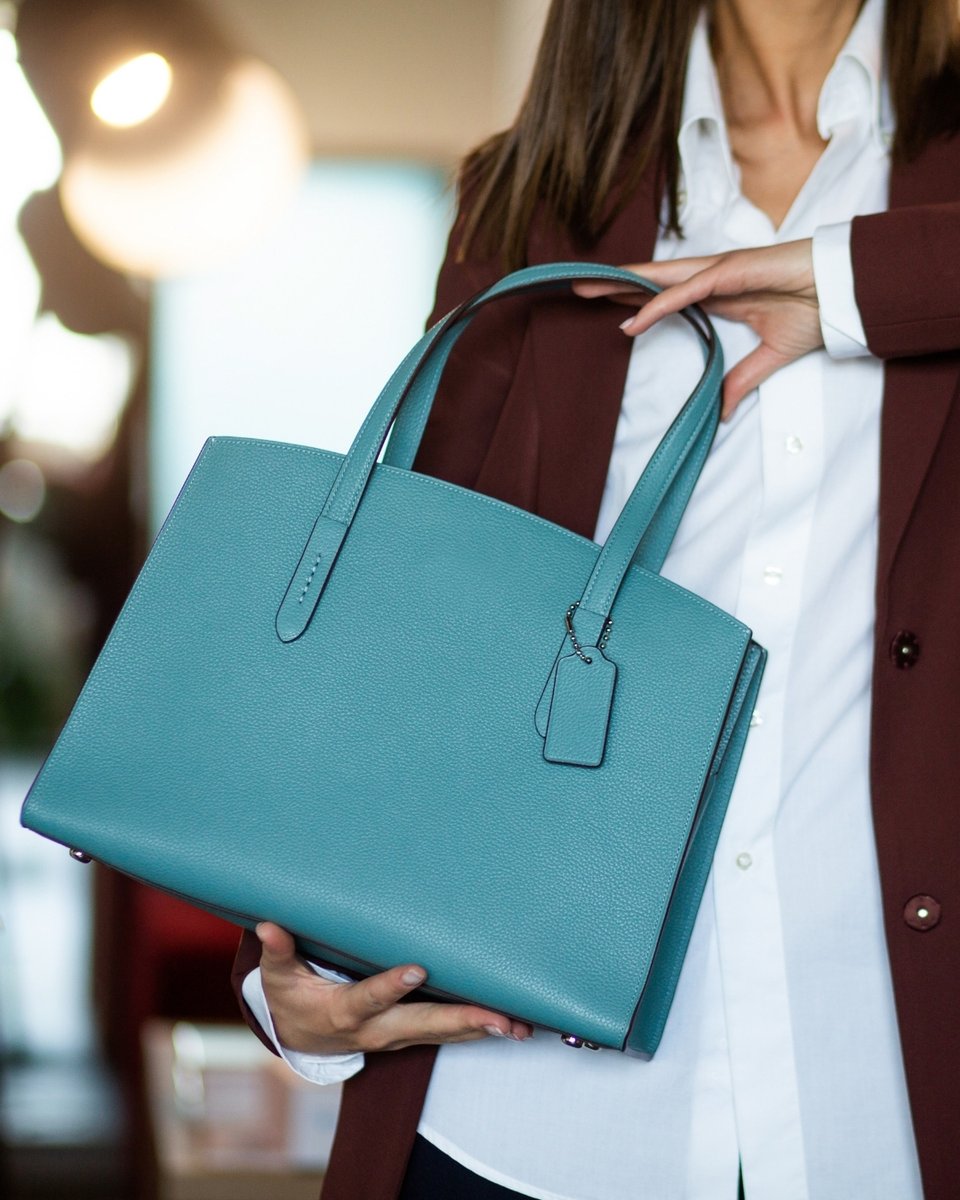 SockClub's tweet image. Fashion right now = our trending yarn colors 
🤎 Moose (chocolate brown) 
🩵 Teal (deep blue-green) 
💛 Goldenrod (vibrant yellow) 

From runways to street style, winter 2026 colors are here 

#ColorTrends #FashionTrends #CustomSocks