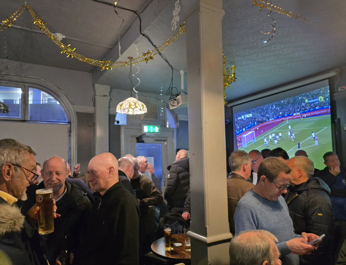 ChelseaDan5's tweet image. Protect  Proper London Council Estate Boozers that Proper Chelsea Legends drink on The Clarence North End Rd West Kensington W14🍻🍻🍻
