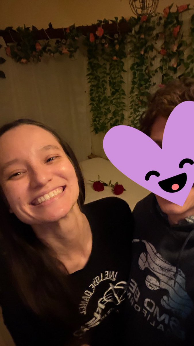 Much needed sub-funded massage 💆‍♀️✨ ofc I made it for 2 so I could bring Captain NUdles. Doctor says I’ll be okay for BG/Penetration commissions as early as next Friday 🙌 He’s a great partner to film with and I can’t wait to work on these for you 💞