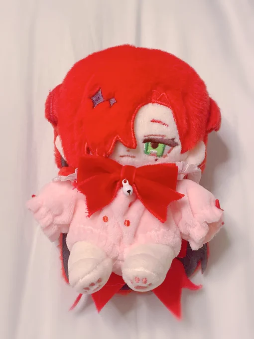 こんな時間なのでこっそり… 工場にお願いしていた、代理ちゃんのぬいぐるみがおうちに届きました オーダーメイドで作っていただいた、手縫いの代理ちゃんと並べたかったから本当に嬉しい! コミケでは売り子さんをしてもらいます