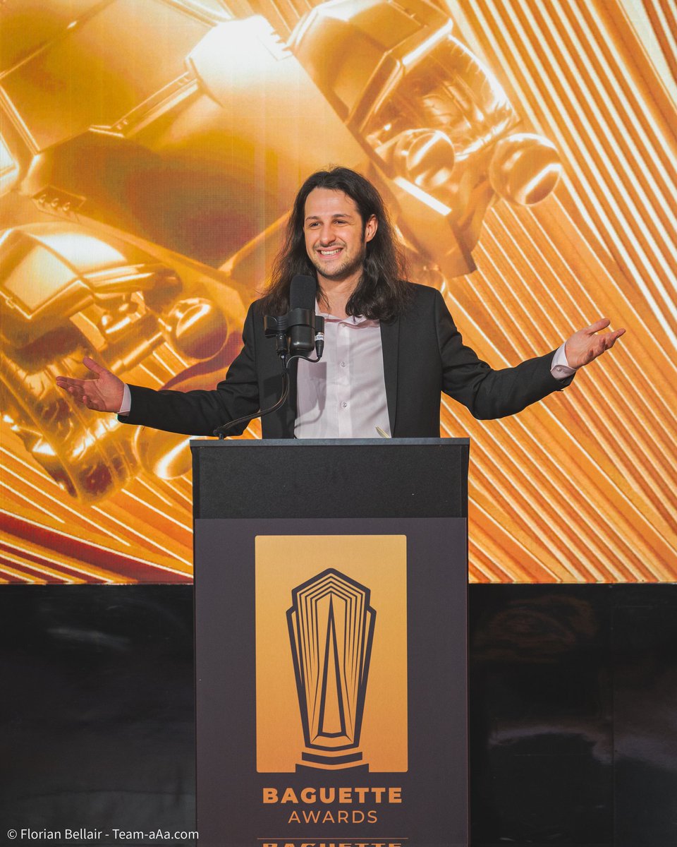 Cette année 2025, j'ai :

🔹Vaincu ma dépression 
🔹Voyagé à l'autre bout du monde
🔹Commenté devant 11 000 personnes
🔹Commenté la victoire de la France à la Coupe du monde de Rocket League 🇫🇷
🔹Passé les 10 ans de couple avec ma dame 💞

Des très hauts et des très bas, mais la