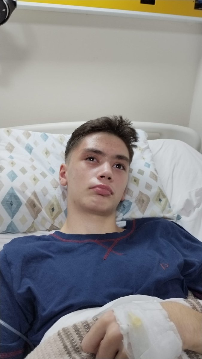 Sadece bir 'pardon' ile geçebilecek bir an, nasıl olur da bir genci yatağa mahkum eden bir caniliğe dönüşür? Okullar şiddet yuvası olmamalı! Murat Duha Yıldız için adalet yerini bulana kadar sormaya devam edeceğiz: Failler hak ettikleri cezayı alacak mı? ⚖️ #muratduhayıldız