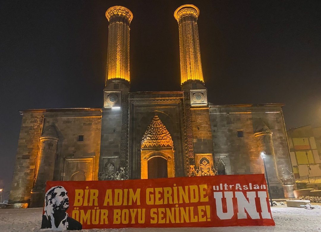 BİR ADIM GERİNDE, ÖMÜR BOYU SENİNLE! <a href="/SebahattinReis/">Sebahattin Şirin</a> #ultrAslanUNI