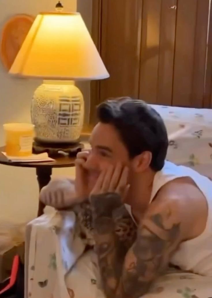 o sorriso meigo, as mãos no rostinho, eu te amo tanto, liam payne, você sempre será o amor da minha vida