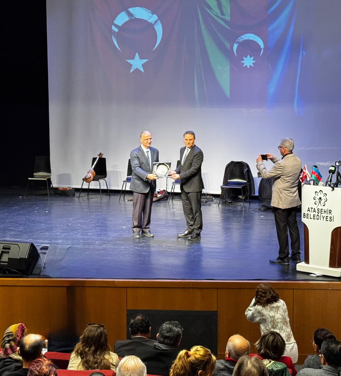 Kaymakamımız <a href="/BekirDinkirci/">Bekir DINKIRCI</a> İstanbul Türkiye Azerbaycan Dayanışma ve Kültür Derneği tarafından Ataşehir İlçemizde düzenlenen Dünya Azerbaycan Dayanışma günü ve Karabağ Zaferi'nin 5.Yıl dönümü kutlama programına katıldı.Kaymakamımız programa emek katkı sunan herkese teşekkür etti.