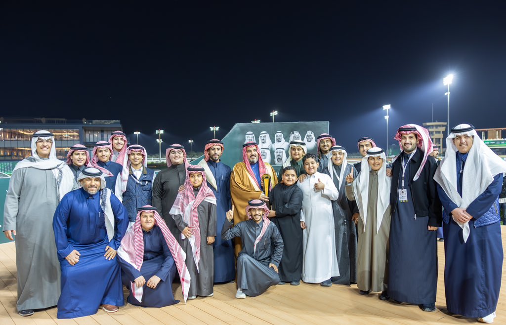 الإسطبل السماوي tweet media