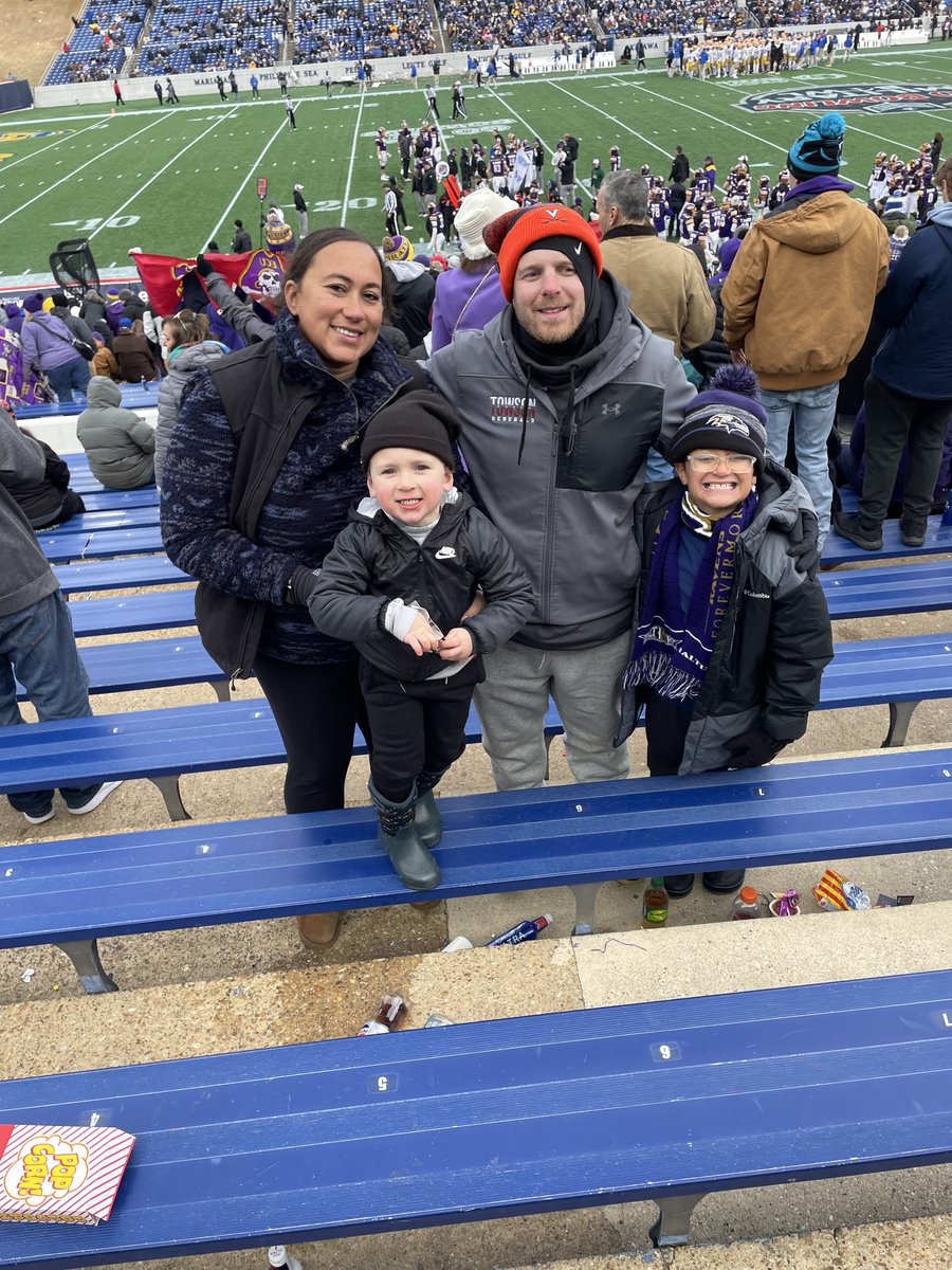 ThompsonDub's tweet image. Great family day at the military bowl