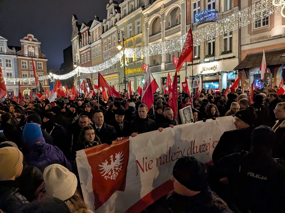Slovene10's tweet photo. Marsz Powstania Wielkopolskiego 🇵🇱 zaliczony z najstarszym synem 🙂 @NawrockiKn uścisnąl dzisiaj kilka tysięcy dłoni z pewnością! https://t.co/Y2qEW5qr0p