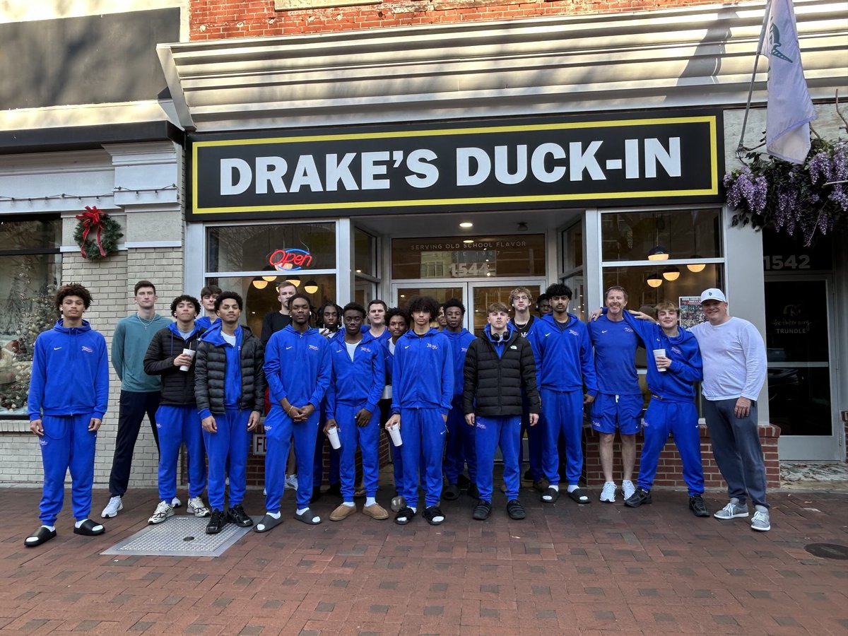 Great meal and great time ⁦<a href="/theduckin/">Drake's Duck-In</a>⁩  
Thank you John Willie for always treating our Runnin Rebels!!!