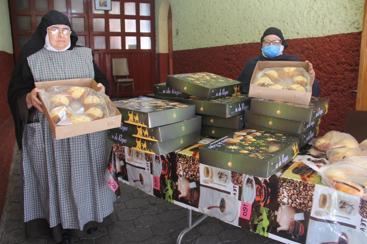 ArquidiocesisMx's tweet photo. La tradición de la Rosca de Reyes en CDMX esta en Mixcoac.
Las Hermanas Clarisas de Santa Isabel, OSC, elaboran roscas artesanales desde hace más de dos décadas, siguiendo recetas tradicionales y con producción local durante la temporada decembrina.🎄

Puedes encontrarlas en Calle Sagredo #5, Colonia Mixcoac, Alcaldía Benito Juárez, a unos pasos del Metrobús Río Mixcoac.
📞 Informes y pedidos: 55 5563 1253 | 55 6343 1383 | 44 2609 8281