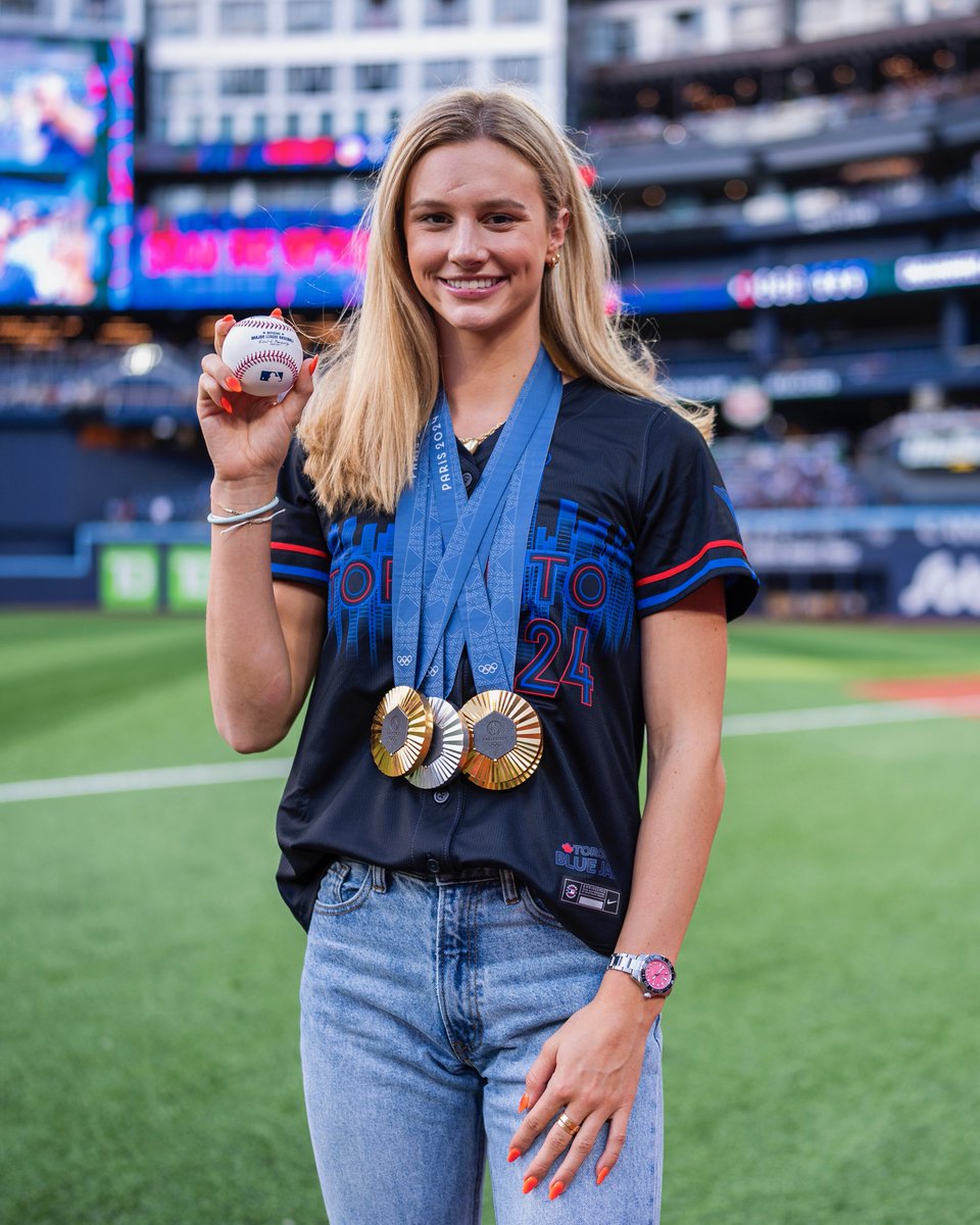 2023 ✅
2024 ✅
2025 ✅
🇨🇦 Congratulations to Summer McIntosh on being named Female Athlete of the Year for the third year in a row! 🏊♀️