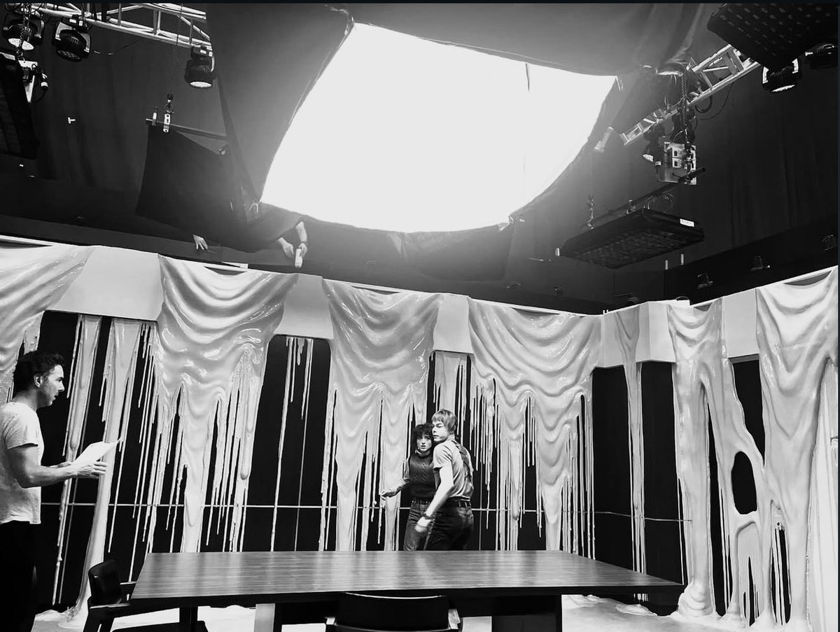 badpostnatalia's tweet image. BTS pics of Natalia Dyer and Charlie Heaton from episode 6 

📸 Shawn Levy