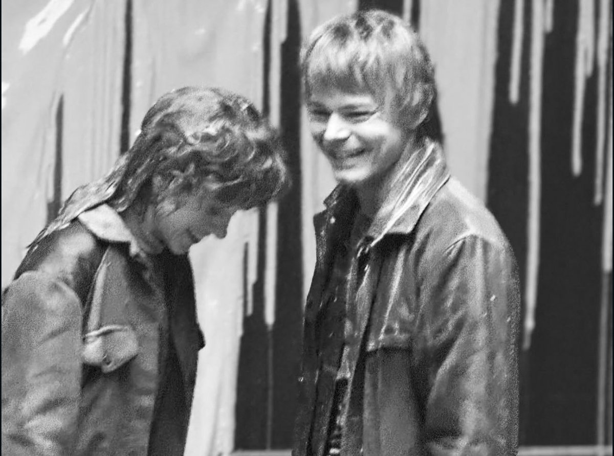 badpostnatalia's tweet image. BTS pics of Natalia Dyer and Charlie Heaton from episode 6 

📸 Shawn Levy