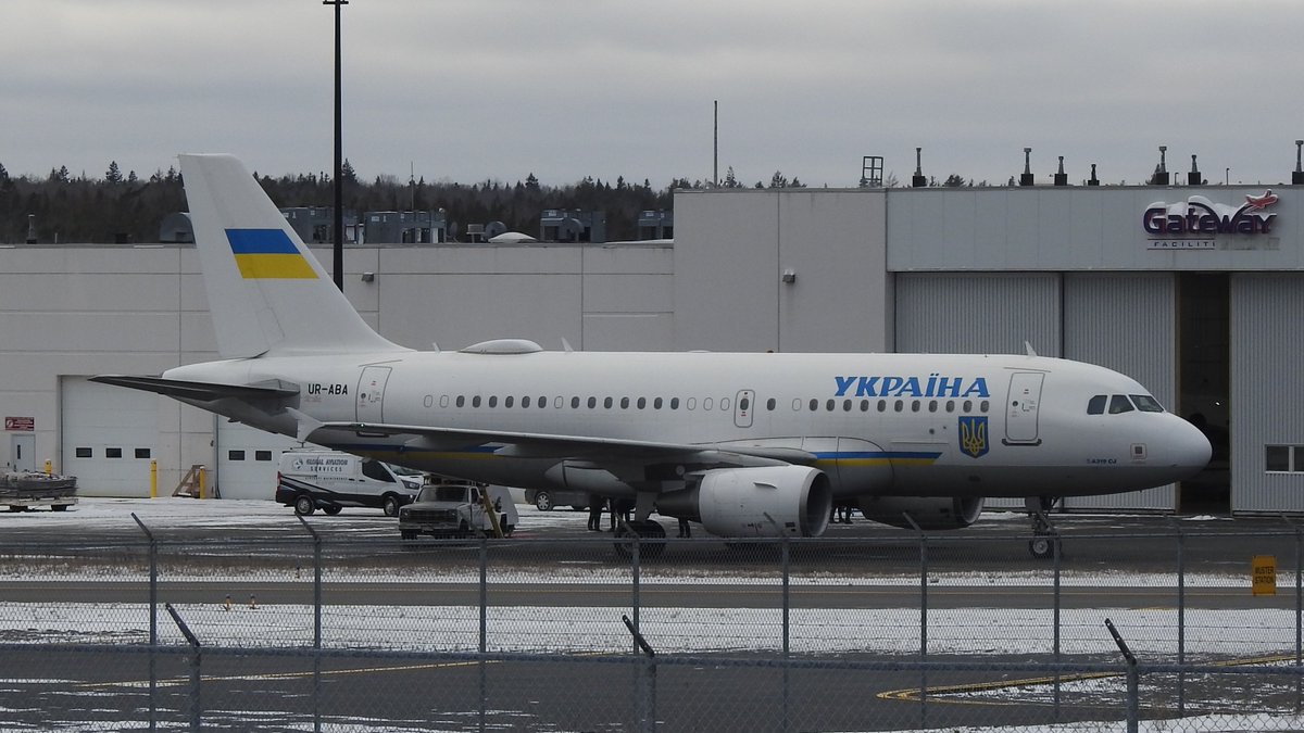 veryboeing's tweet photo. Ukraine Government #A319 -115(CJ) #URABA taxiing at CYHZ https://t.co/5sasnAArc9