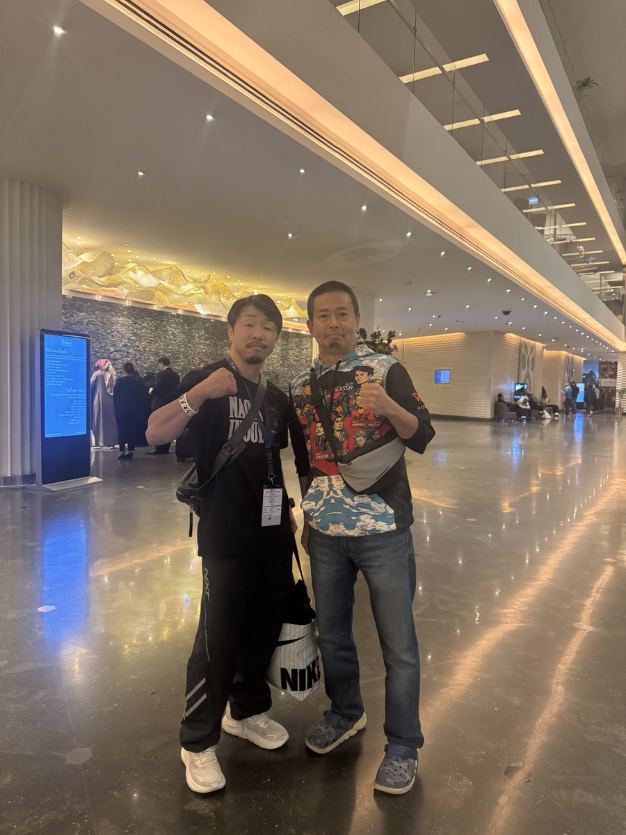 01Yochan's tweet photo. リヤドシーズンで開催された井上尚弥選手がメインイベントの試合を観戦して来ました🥰
残念ながら寺地選手のタイトルマッチは相手の体調不良により直前キャンセルになりましたが堤麗斗選手、中谷潤人選手、井上尚弥選手が勝利を納めとても楽しい時間を過ごしました。
#井上尚弥 https://t.co/EOJS8lAOXP
