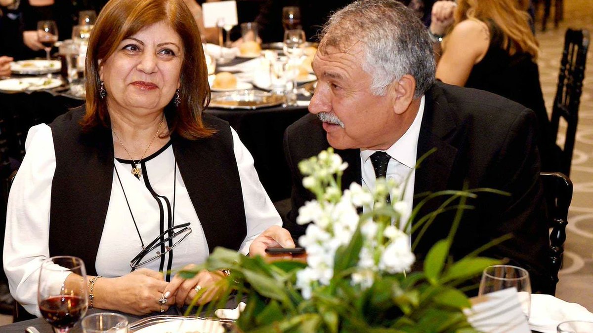 Adana Büyükşehir Belediye Başkanı Zeydan Karalar’ın hayat arkadaşı ve en güçlü destekçisi Nuray Karalar, uzun süredir merak edilen sessizliğini ilk kez ekranlarda bozuyor.

Karalar, siyasetin zorlu ve yıpratıcı sürecinde eşine yöneltilen eleştiriler karşısındaki duruşunu,