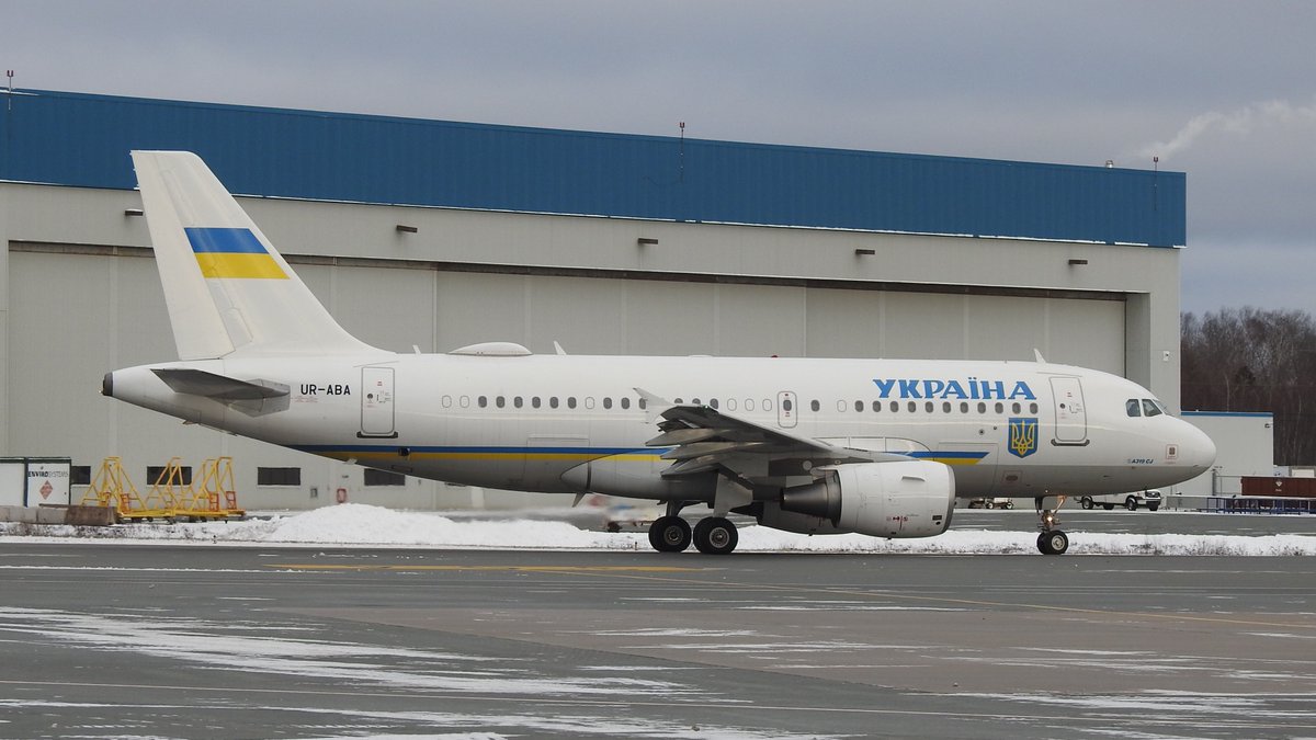 veryboeing's tweet photo. Ukraine Government #A319 -115(CJ) #URABA taxiing at CYHZ https://t.co/5sasnAArc9