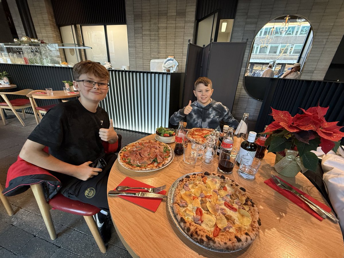 HamblePhil's tweet image. A great day of city wandering of Milan in preparation for the game tomorrow. Knackered though as over 21k steps which is about 18k more than I normally do😂

It’s amazing how the boys have no understanding of the cost for things with the daddy money tree 🤦‍♂️